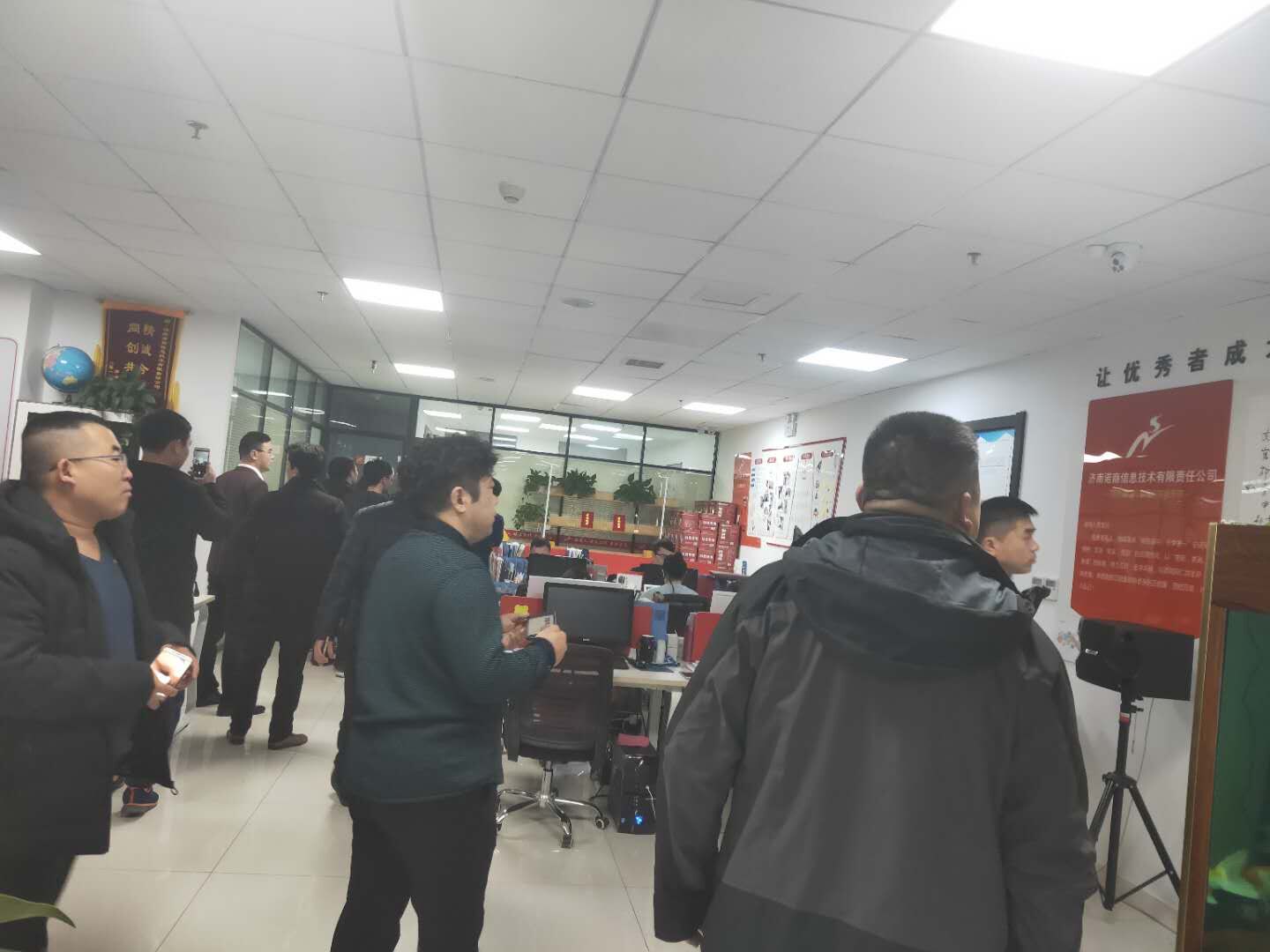 20181221975612.jpg 客服.jpg